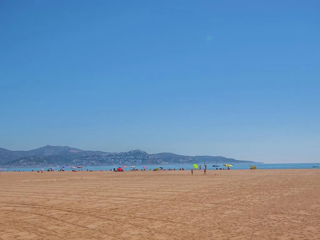Belvilla By Oyo Can Bertu Sant Pere Pescador 0*,  Hiszpania